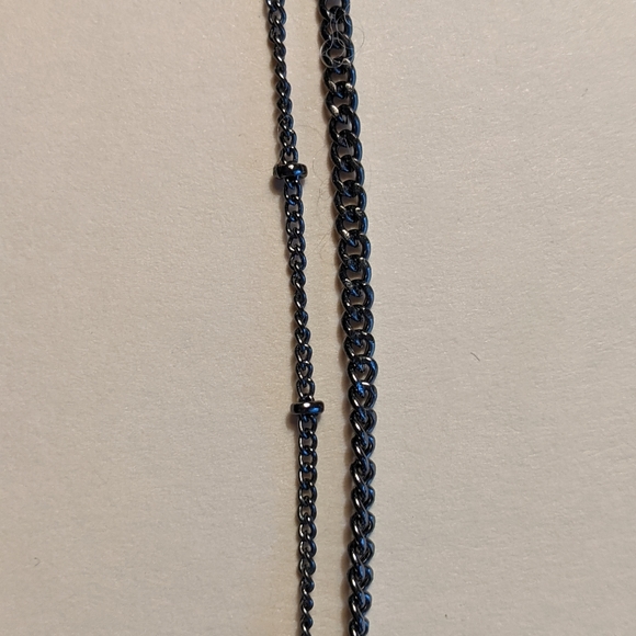 Necklace. Gun metal. Beautiful green, blue, red stone with rhinestones around it - Picture 3 of 4